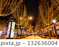 パリ シャンゼリゼ通りのイルミネーション パリ シャンゼリゼ通りのイルミネーション 132636004