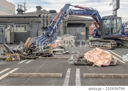 【店舗の解体と重機】 【店舗の解体と重機】 132636784