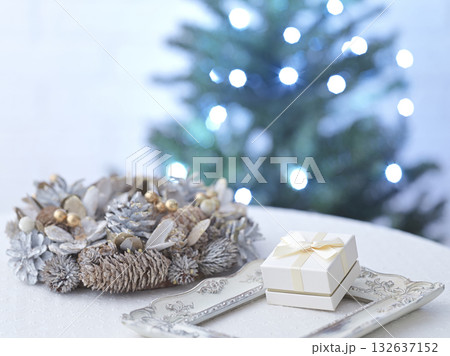 クリスマスイメージ　ギフトボックス 132637152