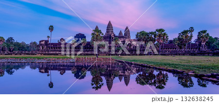 【世界遺産】アンコールワットの夕暮れ　パノラマイメージ 132638245