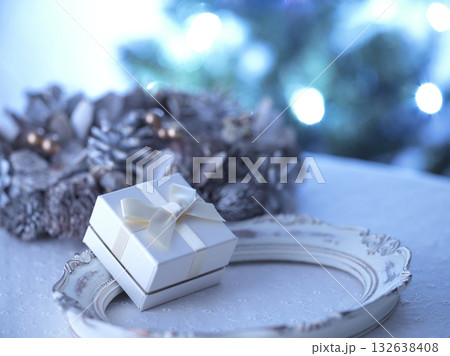 クリスマスイメージ ギフトボックス クリスマスイメージ ギフトボックス 132638408