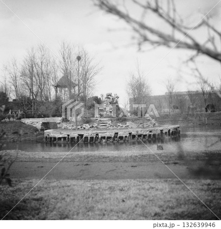 古写真　1939年　日中戦争中の中華民国　上海市内の公園 132639946