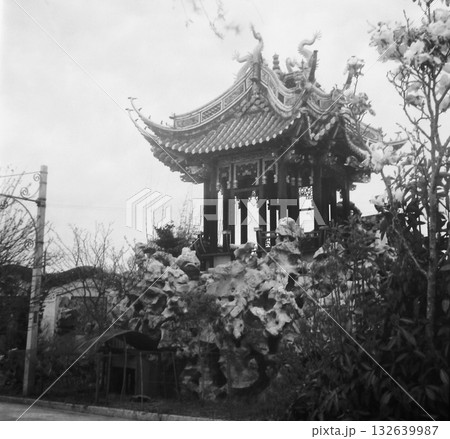 古写真　1939年　日中戦争中の中華民国　上海市内の曹氏墓園（現在の漕渓公園） 132639987