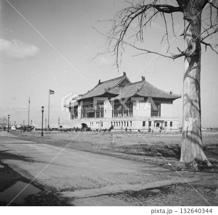 古写真 1939年 日中戦争中の中華民国 上海市内の上海市政府庁舎(現在の上海体育大学) 古写真 1939年 日中戦争中の中華民国 上海市内の上海市政府庁舎(現在の上海体育大学) 132640344