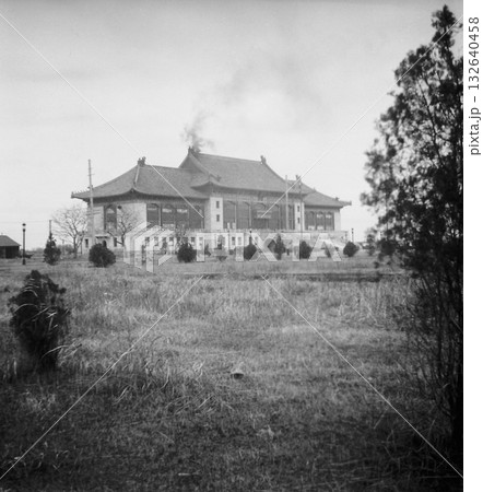 古写真　1939年　日中戦争中の中華民国　上海市内の上海市政府庁舎（現在の上海体育大学） 132640458