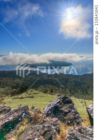 北海道・屈斜路湖 ― 空と大地を結ぶ風景 132641641