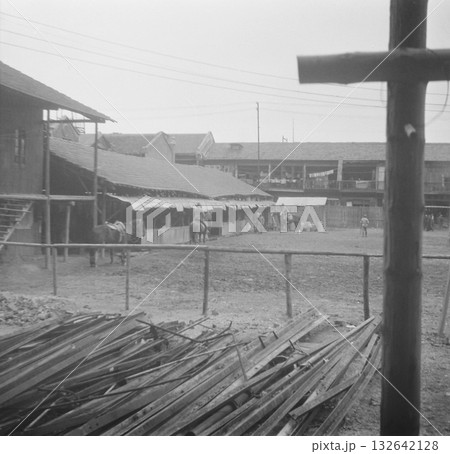 古写真　1939年　日中戦争中の中華民国　漢口市（現在の武漢市）の日本軍の厩舎 132642128