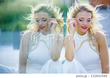 Fashionable woman in city Fashionable woman in city 132642488