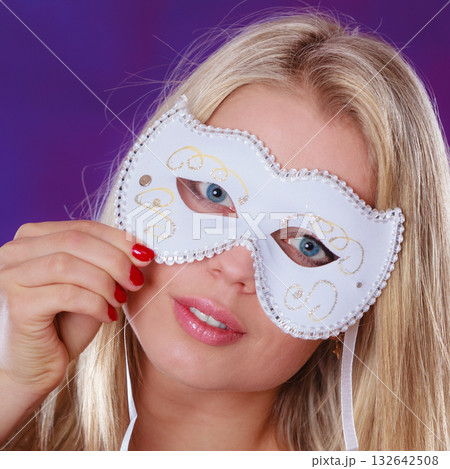 woman face with carnival mask 132642508