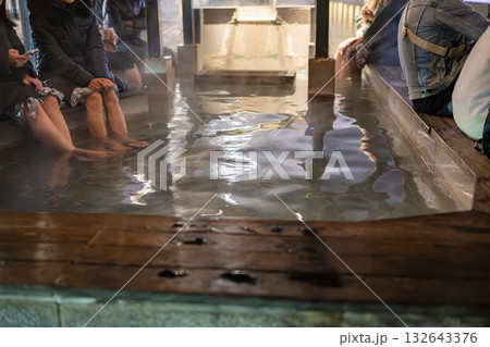 草津 足湯 湯畑 草津 足湯 湯畑 132643376