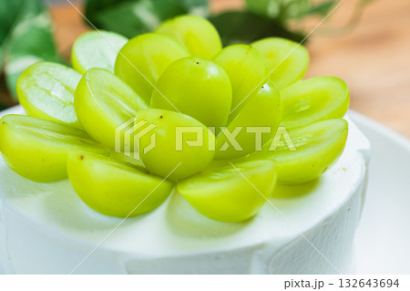 シャインマスカットのケーキ 132643694