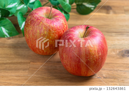 りんご 早生ふじ りんご 早生ふじ 132643861