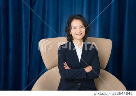ビジネスに成功して自信のあるミドルキャリアウーマン 132644843