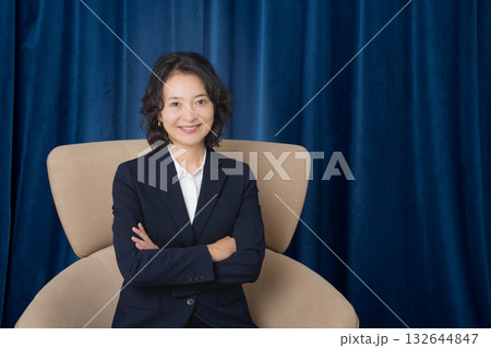 ビジネスに成功して自信のあるミドルキャリアウーマン 132644847
