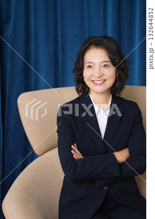 ビジネスに成功して自信のあるミドルキャリアウーマン 132644852