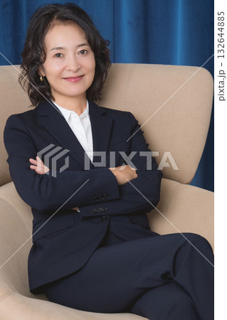 ビジネスに成功して自信のあるミドルキャリアウーマン 132644885