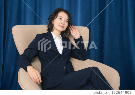 ビジネスに成功して自信のあるミドルキャリアウーマン 132644902
