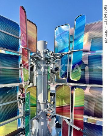 展示会場で見たカラフルな太陽光発電ソーラーパネル 展示会場で見たカラフルな太陽光発電ソーラーパネル 132645098