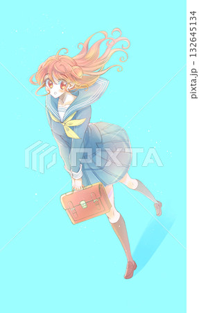 歩いて見上げる女子学生 セーラー服 歩いて見上げる女子学生 セーラー服 132645134