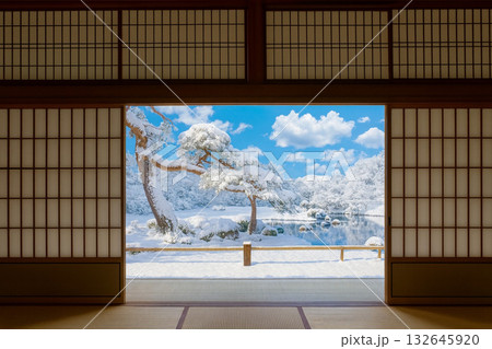 天龍寺　曹源池庭園　大方丈　雪景色 132645920