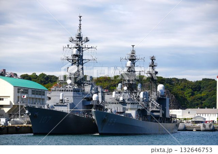 2隻の護衛艦 132646753