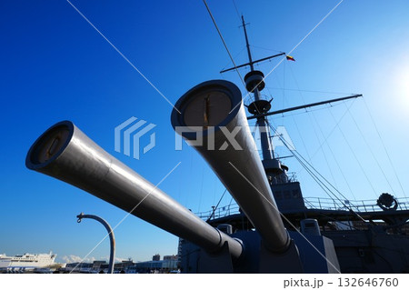 昔の戦艦の巨大な主砲 132646760