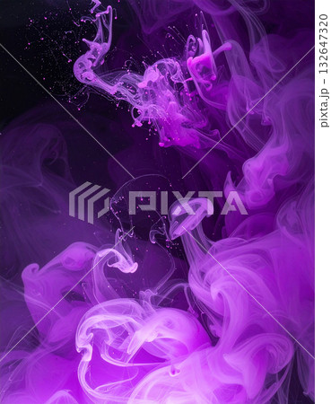 毒々しい紫と漆黒のインクが描く不穏な雰囲気の背景 毒々しい紫と漆黒のインクが描く不穏な雰囲気の背景 132647320