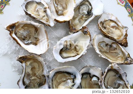 fresh oysters as luxury gourmet food for celebration 132652010