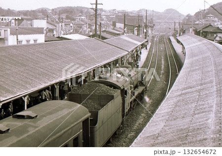 昭和43年 D60牽引旅客列車 折尾駅 九州 筑豊本線 福岡県 記録写真 昭和43年 D60牽引旅客列車 折尾駅 九州 筑豊本線 福岡県 記録写真 132654672