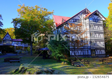 秋のリゾートホテル（北軽井沢） 132654875