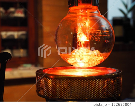 フラスコの中で沸き立つ炎：サイフォン式コーヒーの核心 132655804