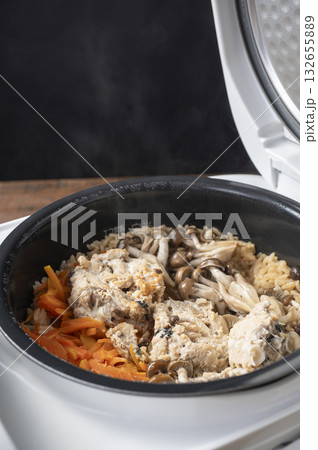 鮭缶ときのこの炊き込みごはん 132655889