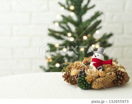 クリスマスイメージ 雪だるまとリース クリスマスイメージ 雪だるまとリース 132655973