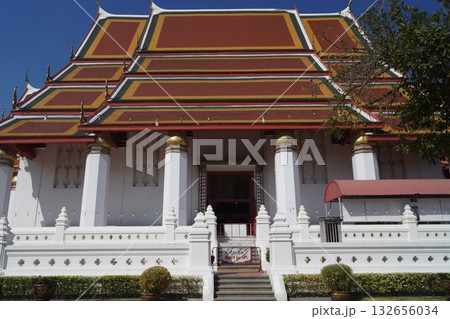 タイ アユタヤ  アユタヤ歴史公園のウィハーン・プラモンコンボーピット 132656034