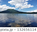 広大な湖と山 広大な湖と山 132656114