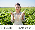 大根ガール　大根農家の女の子 132656304