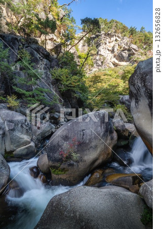 晩秋の昇仙峡 132656828