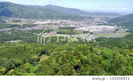 関ヶ原古戦場 小早川秀秋本陣 松尾山城より 国史跡 空撮 関ヶ原古戦場 小早川秀秋本陣 松尾山城より 国史跡 空撮 132656951