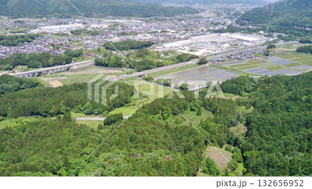 関ヶ原古戦場 小早川秀秋本陣 松尾山城より 国史跡 空撮 関ヶ原古戦場 小早川秀秋本陣 松尾山城より 国史跡 空撮 132656952