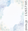 控えめな雪の結晶と淡いパステルカラーのフレーム 背景素材 132657385