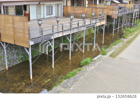 鴨川納涼床 132658628