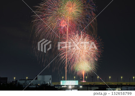 浜松市の平口八幡神社祭典 奉納煙火大会と新東名高速道路の風景(静岡県) 浜松市の平口八幡神社祭典 奉納煙火大会と新東名高速道路の風景(静岡県) 132658799