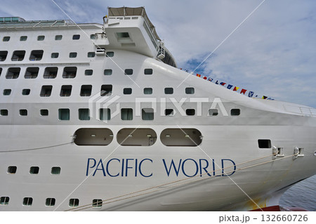 パシフィック・ワールド PACIFIC WORLD 神戸港停泊中 パシフィック・ワールド PACIFIC WORLD 神戸港停泊中 132660726