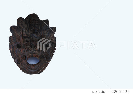 インドネシア・バリ島の民芸品、除けの聖獣バロンの仮面 132661129