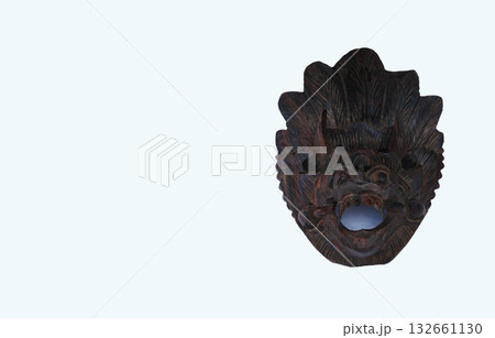 インドネシア・バリ島の民芸品、除けの聖獣バロンの仮面 132661130