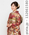 振袖を着た女性 132661580