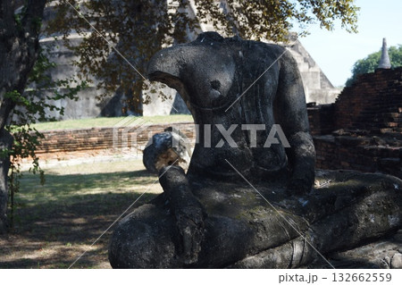 タイ アユタヤ  アユタヤ歴史公園 ワット･プラ･シーサンペットの仏像 132662559