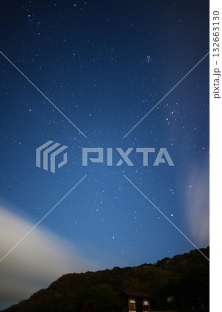 秋の牧の戸峠の星空 132663130