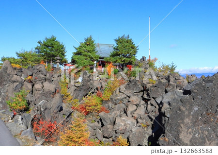 秋の鬼押出し園（浅間山観音堂・群馬県嬬恋村） 132663588