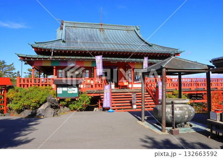 秋の鬼押出し園（浅間山観音堂・群馬県嬬恋村） 132663592